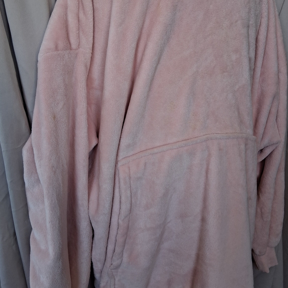 Cozy Pink Hooded Robe - Picture 3 of 5